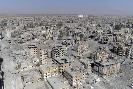 Eine im Kampf gegen den IS völlig zerstörte Stadt in Syrien.