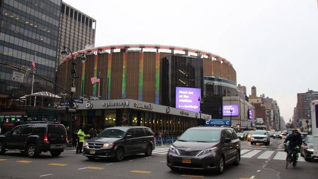 Der Madison Square Garden thront über der Penn Station im Westen Manhattans, als wäre er schon immer dagewesen. Der Madison Square Garden thront über der Penn Station im Westen Manhattans, als wäre er schon immer dagewesen.