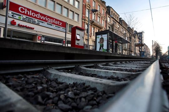 Straßenbahnhaltestelle am Chlodwigplatz in Köln Hier ist in der vergangene Nacht ein 32-Jähriger ums Leben gekommen.