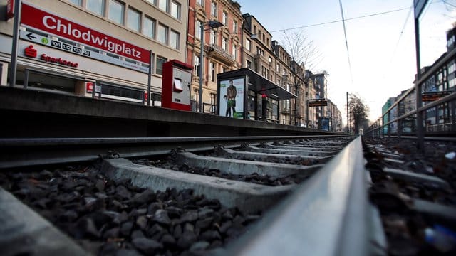 Straßenbahnhaltestelle am Chlodwigplatz in Köln Hier ist in der vergangene Nacht ein 32-Jähriger ums Leben gekommen.