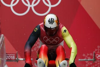 Felix Loch am olympischen Rodel-Start.