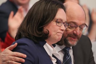 Andrea Nahles und Martin Schulz beim SPD-Sonderparteitag: Auch über 70 Prozent der Wähler von CDU/CSU steht einer Regierungsbeteiligung der SPD skeptisch gegenüber.