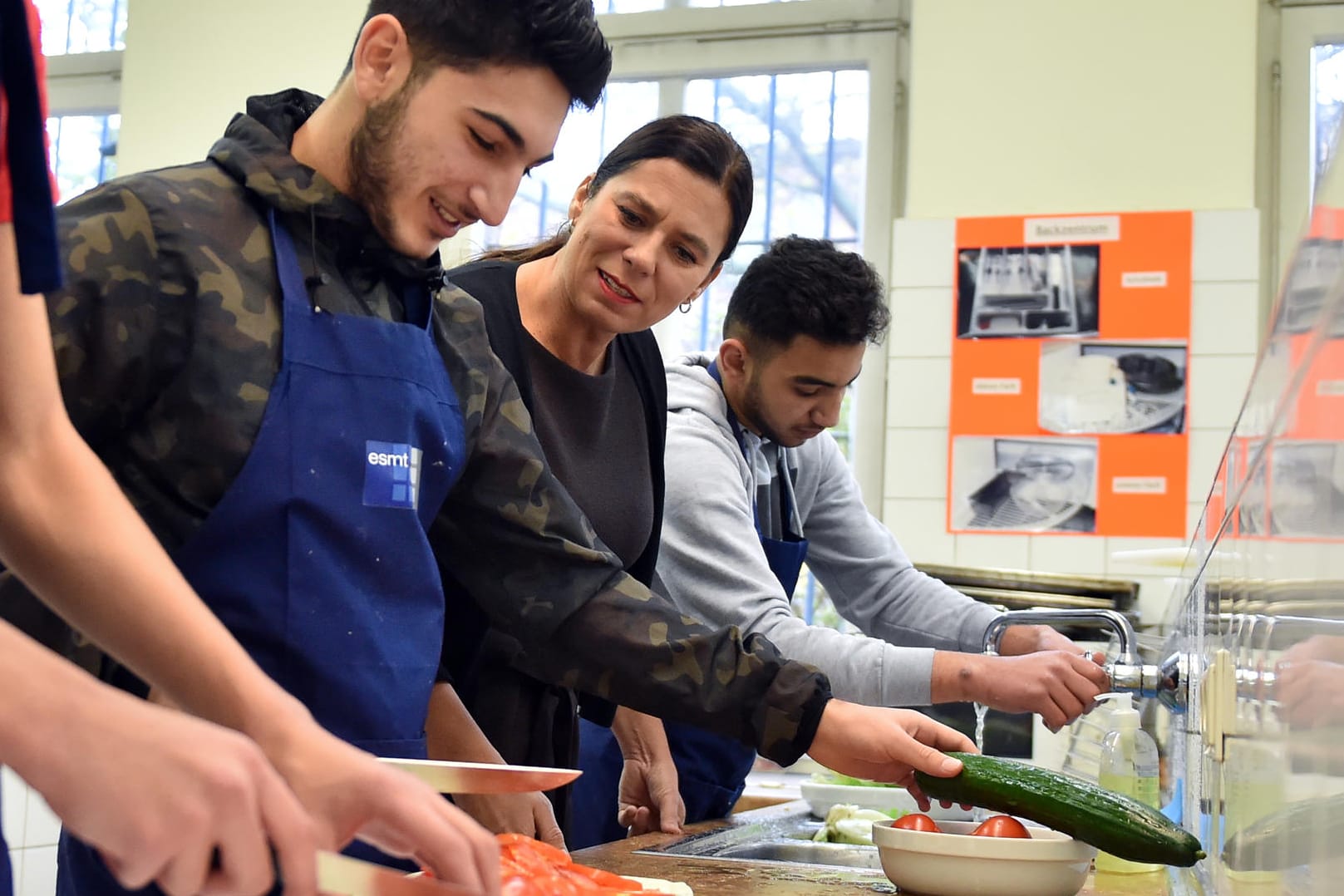 Programm "Fit für die Schule": Junge Flüchtlinge lernen sich selbst zu versorgen.