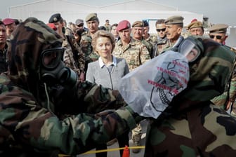 Bundesverteidigungsministerin Ursula von der Leyen: Die Bundeswehr soll zukünftig den gesamten Irak unterstützen.