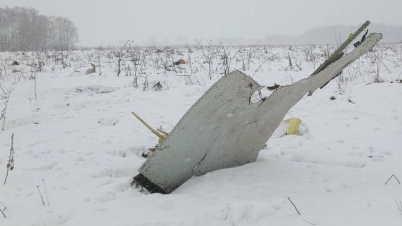 Ein Wrackteil der abgestürzten Maschine bei Moskau: Die An-148 verschwand nach dem Start am Flughafen Domodedowo.