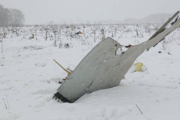 Ein Wrackteil der abgestürzten Maschine bei Moskau: Die An-148 verschwand nach dem Start am Flughafen Domodedowo.