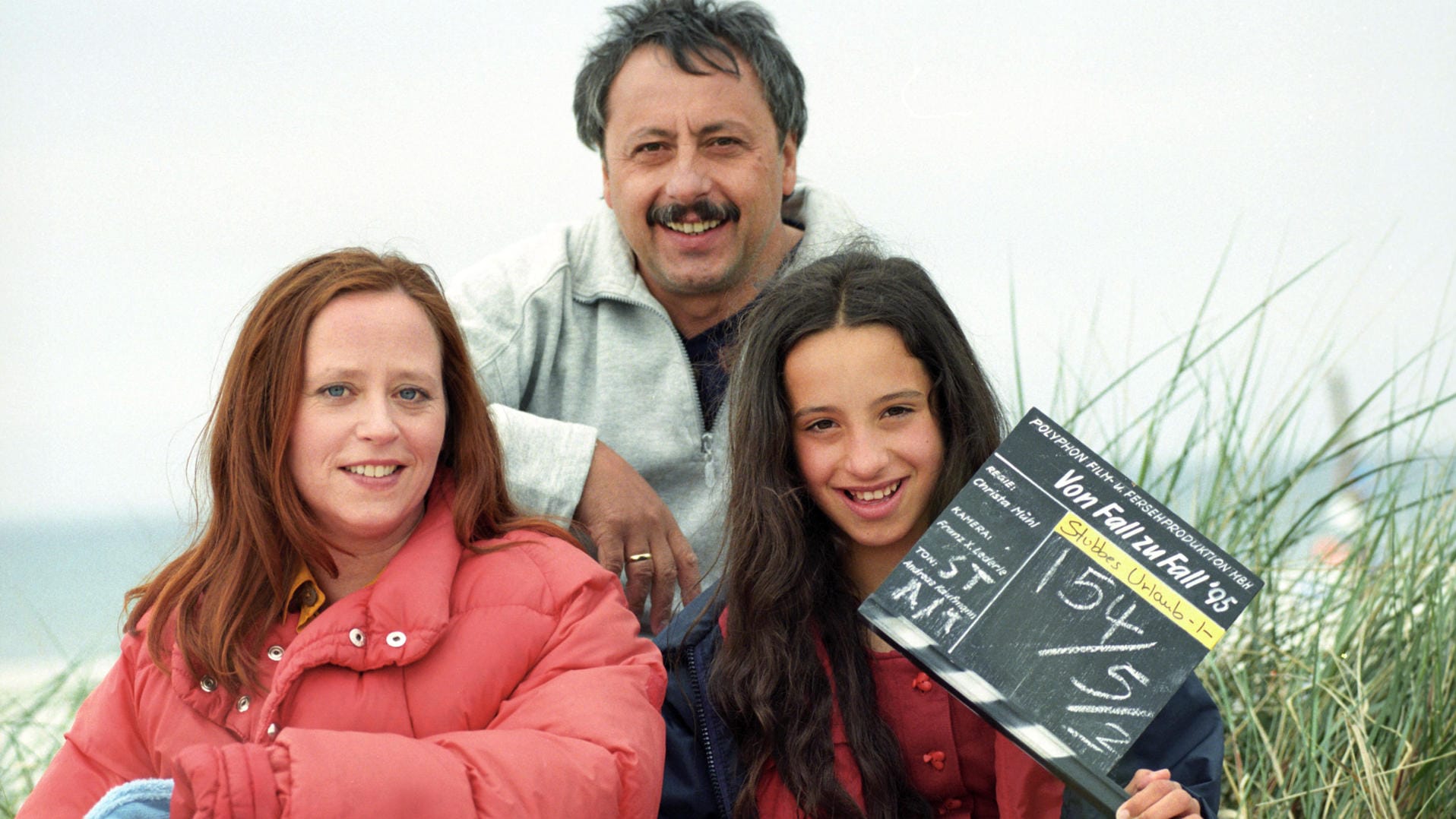 Marie Gruber mit Wolfgang Stumph und dessen Tochter Stephanie Stumph bei Dreharbeiten zur ZDF-Serie "Stubbe – Von Fall zu Fall" im Jahr 1995.