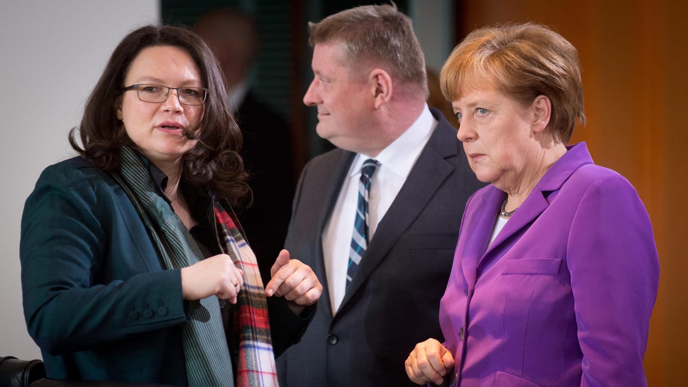 Angela Merkel und Andrea Nahles auf einer Kabinettssitzung: In der CDU und in der SPD wächst der Druck auf die Parteispitzen und der Ruf nach personellen Veränderungen wird lauter.