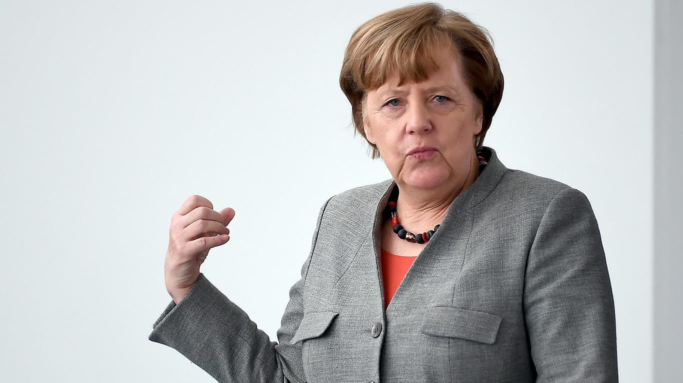 Angela Merkel: Die Kanzlerin hat in der ZDF-Sendung "Berlin direkt" bekräftigt, den CDU-Parteivorsitz behalten zu wollen.