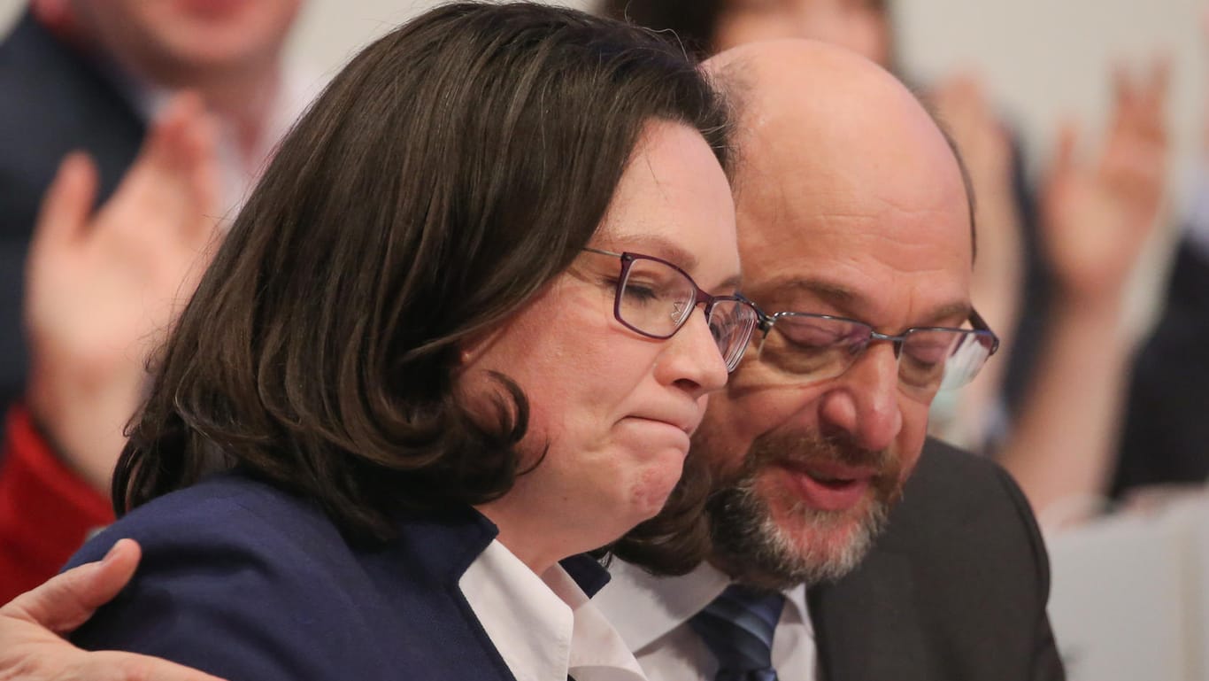 Andrea Nahles und Martin Schulz beim SPD-Sonderparteitag: Schulz musste nach parteiinternen Druck auch auf das Amt des Außenministers verzichten.