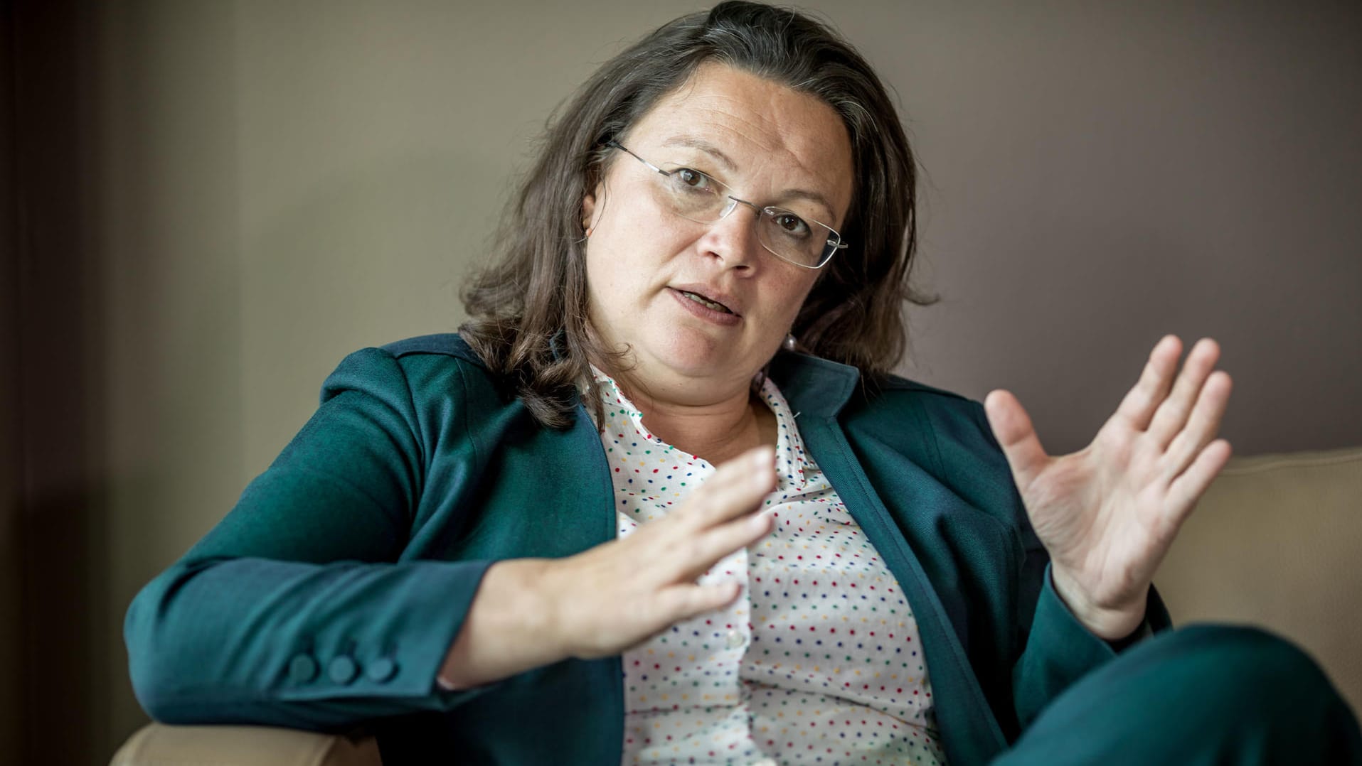 Andrea Nahles während eines Interviews: Die Fraktionsvorsitzende soll bereits an diesem Dienstag zur kommissarischen Parteivorsitzenden ernannt werden. Andrea Nahles während eines Interviews: Die Fraktionsvorsitzende soll bereits an diesem Dienstag zur kommissarischen Parteivorsitzenden ernannt werden.
