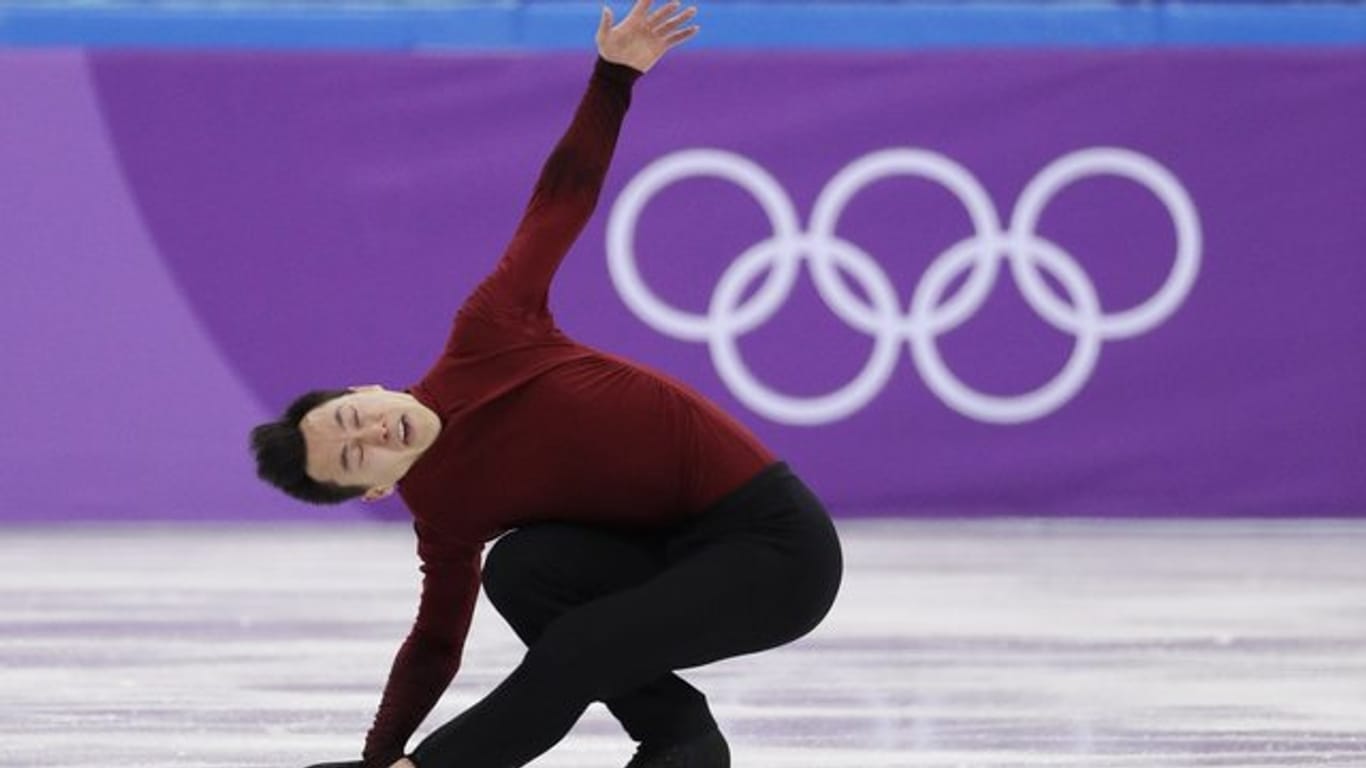 Der Kanadier Patrick Chan bei seiner Kür auf dem Eis.