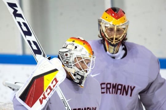 Danny Aus den Birken (l) und Timo Pielmeier sind zwei von drei Kandidaten für den Posten des Stammtorhüters.