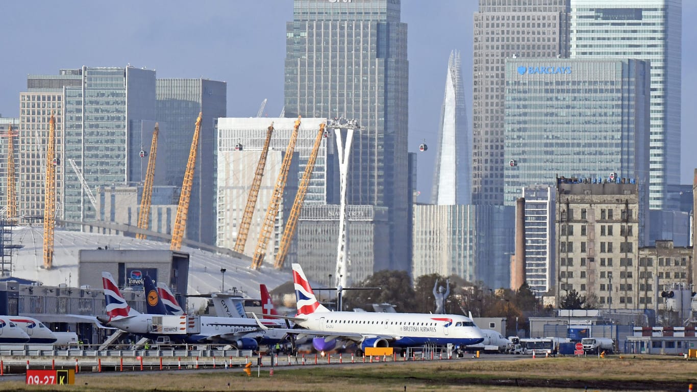 Der Londoner Stadtflughafen: Wegen einer Weltkriegsbombe gesperrt.