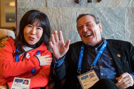 Altkanzler Gerhard Schröder und seine Lebensgefährtin Soyeon Kim zu Gast bei den Winterspielen in Pyeongchang.