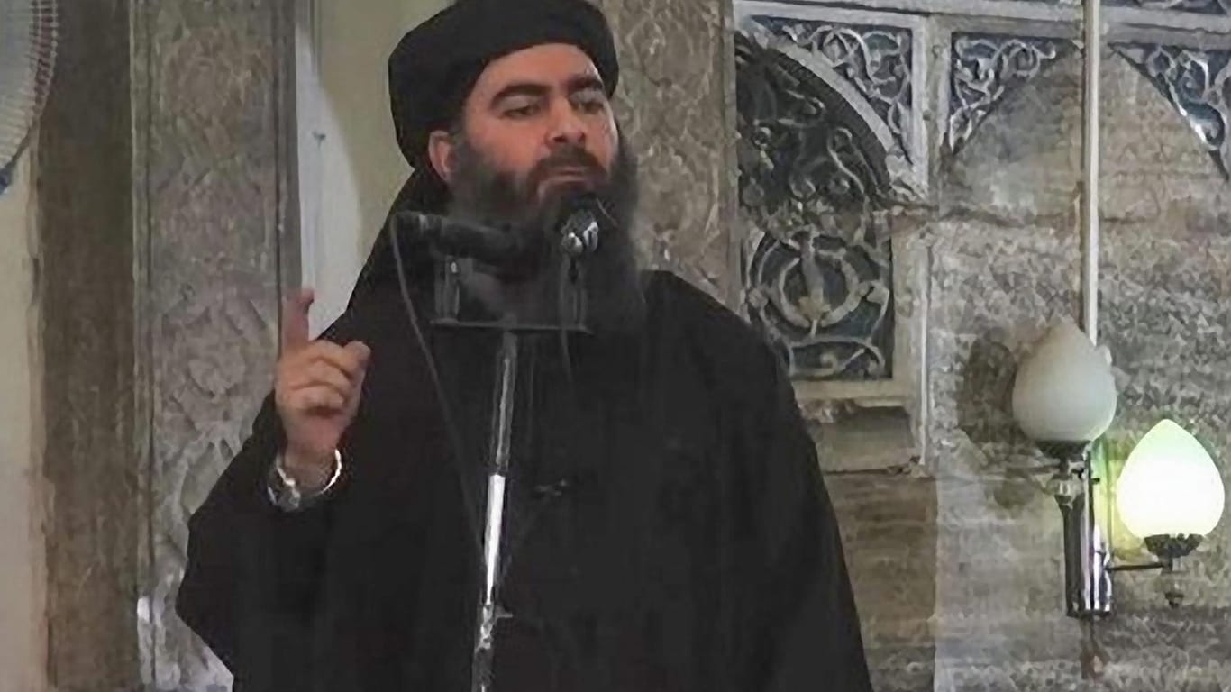 Abu Bakr al-Bagdadi bei dem Ausruf seines Kalifats: Der IS-Chef soll offenbar verletzt in einer Klinik in Nordsyrien liegen.