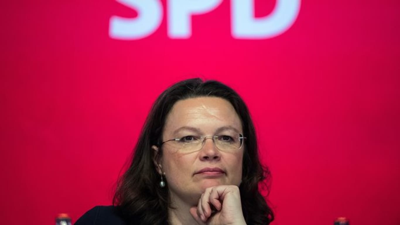 Harte Zeiten für die designierte SPD-Chefin Andrea Nahles: Ihre Partei fällt in einer Umfrage auf 16,5 Prozent.
