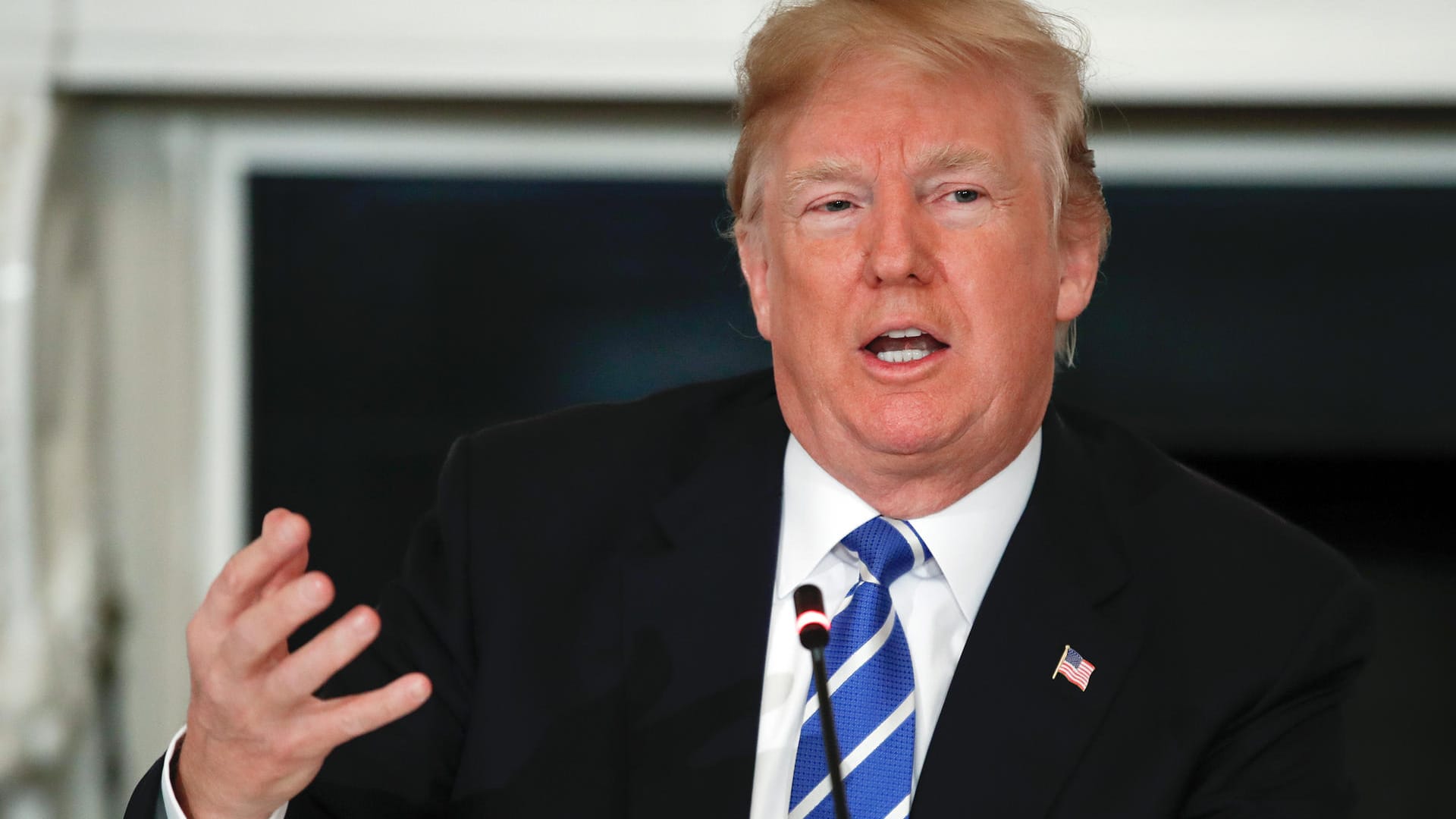 US-Präsident Donald Trump: Während eines Treffens hat er seinen Plan zur Sanierung der US-Infrastruktur vorgestellt. US-Präsident Donald Trump: Während eines Treffens hat er seinen Plan zur Sanierung der US-Infrastruktur vorgestellt.