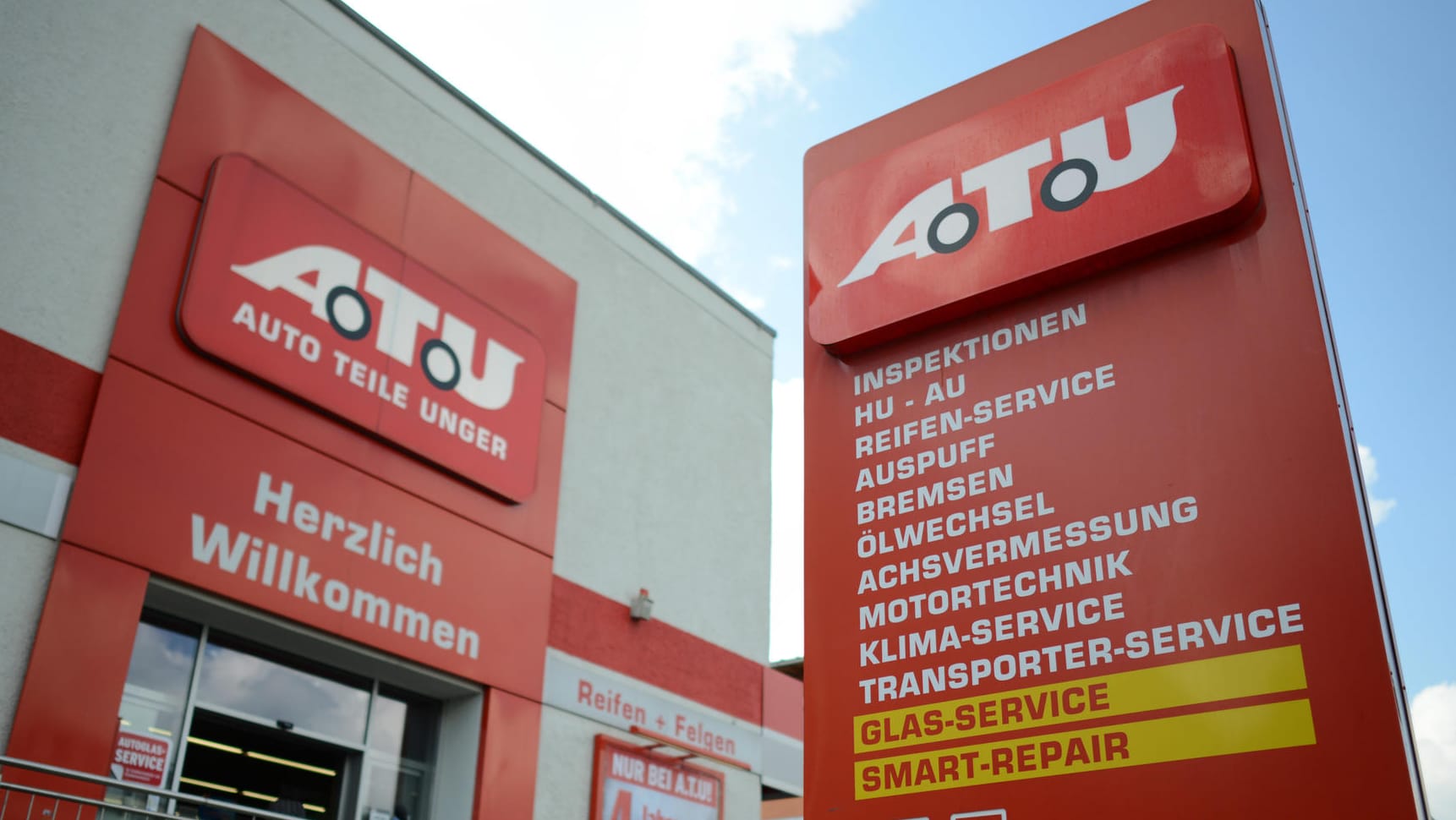Eingangsbereich einer ATU-Werkstatt: Michelin kauft zwanzig Prozent Unternehmensanteile an ATU. Eingangsbereich einer ATU-Werkstatt: Michelin kauft zwanzig Prozent Unternehmensanteile an ATU.