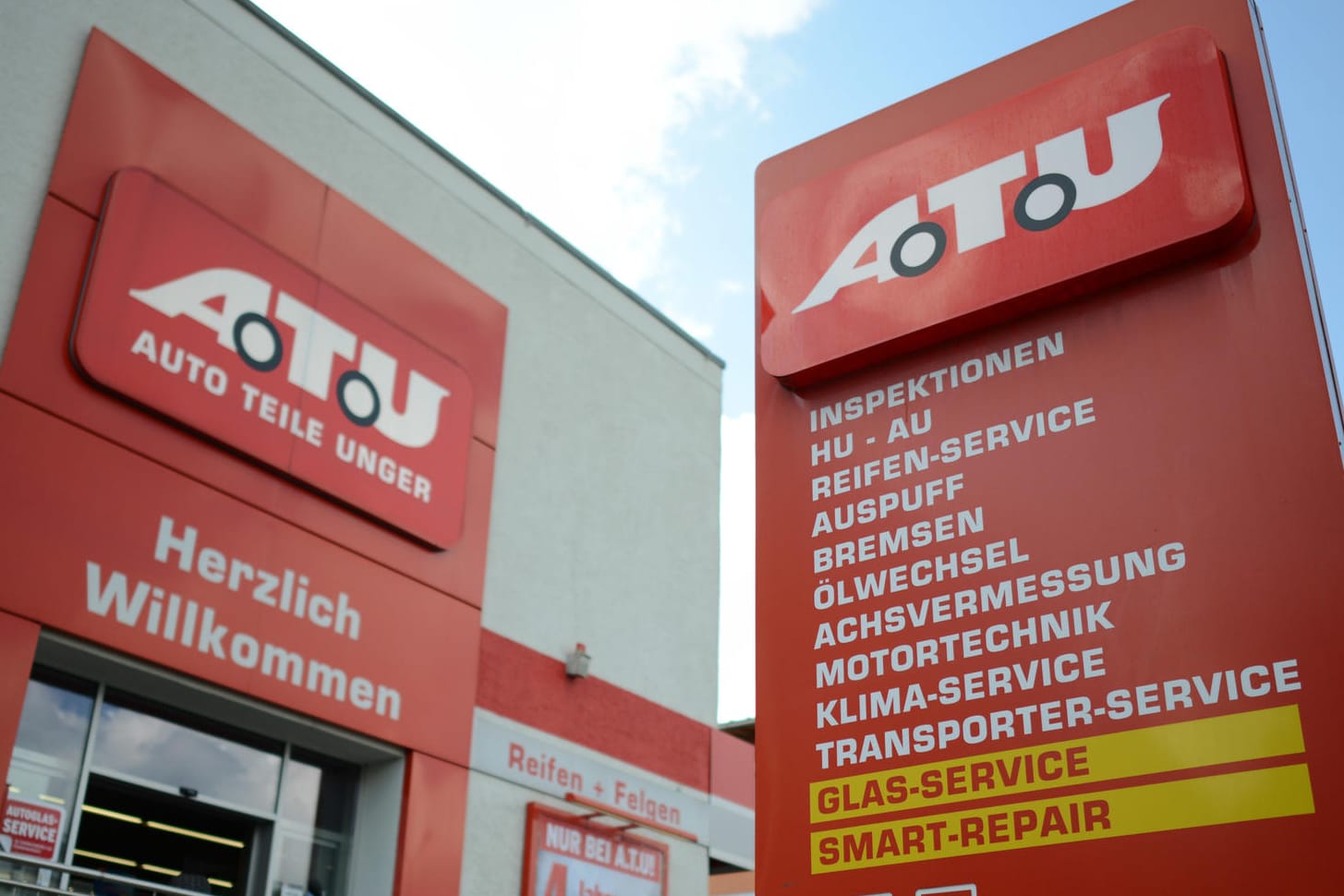 Eingangsbereich einer ATU-Werkstatt: Michelin kauft zwanzig Prozent Unternehmensanteile an ATU. Eingangsbereich einer ATU-Werkstatt: Michelin kauft zwanzig Prozent Unternehmensanteile an ATU.