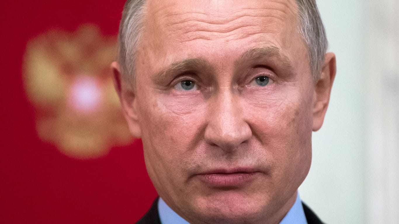 Der russische Präsident Wladimir Putin: Der russische Präsidentschaftskandidat Jawlinski fordert Putin zu einer Erklärung auf nach dem zweit Russen bei einem Luftangriff in Syrien getötet wurden.