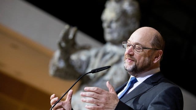 Martin Schulz gibt im Willy-Brandt-Haus seinen sofortigen Rücktritt vom SPD-Parteivorsitz bekannt. Martin Schulz gibt im Willy-Brandt-Haus seinen sofortigen Rücktritt vom SPD-Parteivorsitz bekannt.