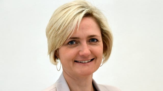 Die Flensburger Oberbürgermeisterin Simone Lange (SPD) kandidiert überraschend für den SPD-Vorsitz. Die Flensburger Oberbürgermeisterin Simone Lange (SPD) kandidiert überraschend für den SPD-Vorsitz.