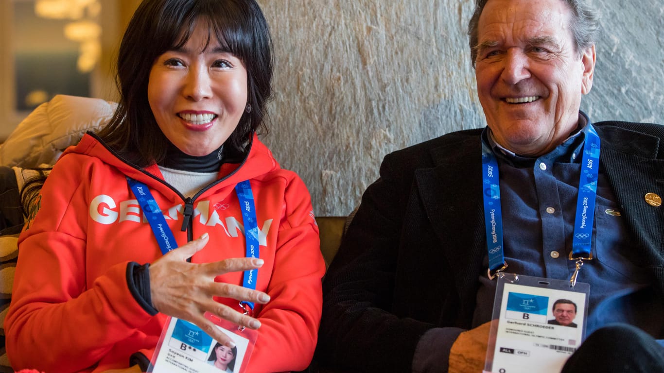 Die südkoreanische Unternehmensberaterin Soyeon Kim mit ihrem Lebensgefährten Gerhard Schröder: sie wollen Olympia auch in Deutschland.