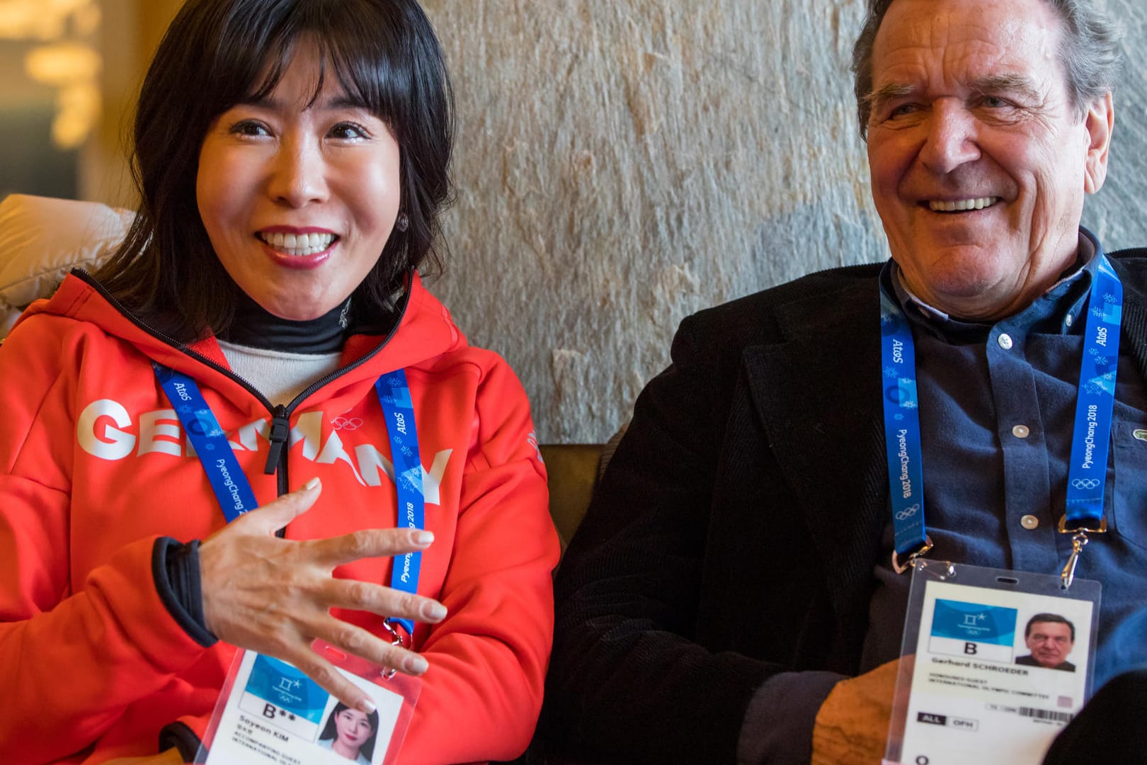 Die südkoreanische Unternehmensberaterin Soyeon Kim mit ihrem Lebensgefährten Gerhard Schröder: sie wollen Olympia auch in Deutschland.