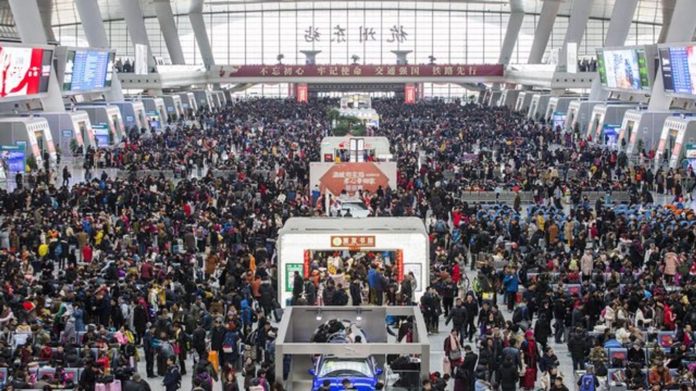 Überfüllter Bahnhof von Hangzhou: Die Reisewelle zum bevorstehenden chinesischen Neujahrsfest hat begonnen.