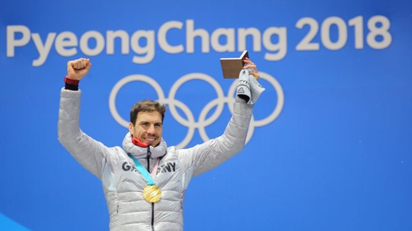 Trotz Goldmedaille hat Biathlet Arnd Peiffer einen kritischen Blick auf Olympia.