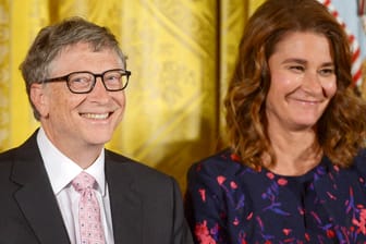 Bill Gates (l.) mit seiner Ehefrau Melinda gates (r.) zu Besuch im Weißen Haus: Bill Gates kritisiert Trumps "America first"-Vorgehen.