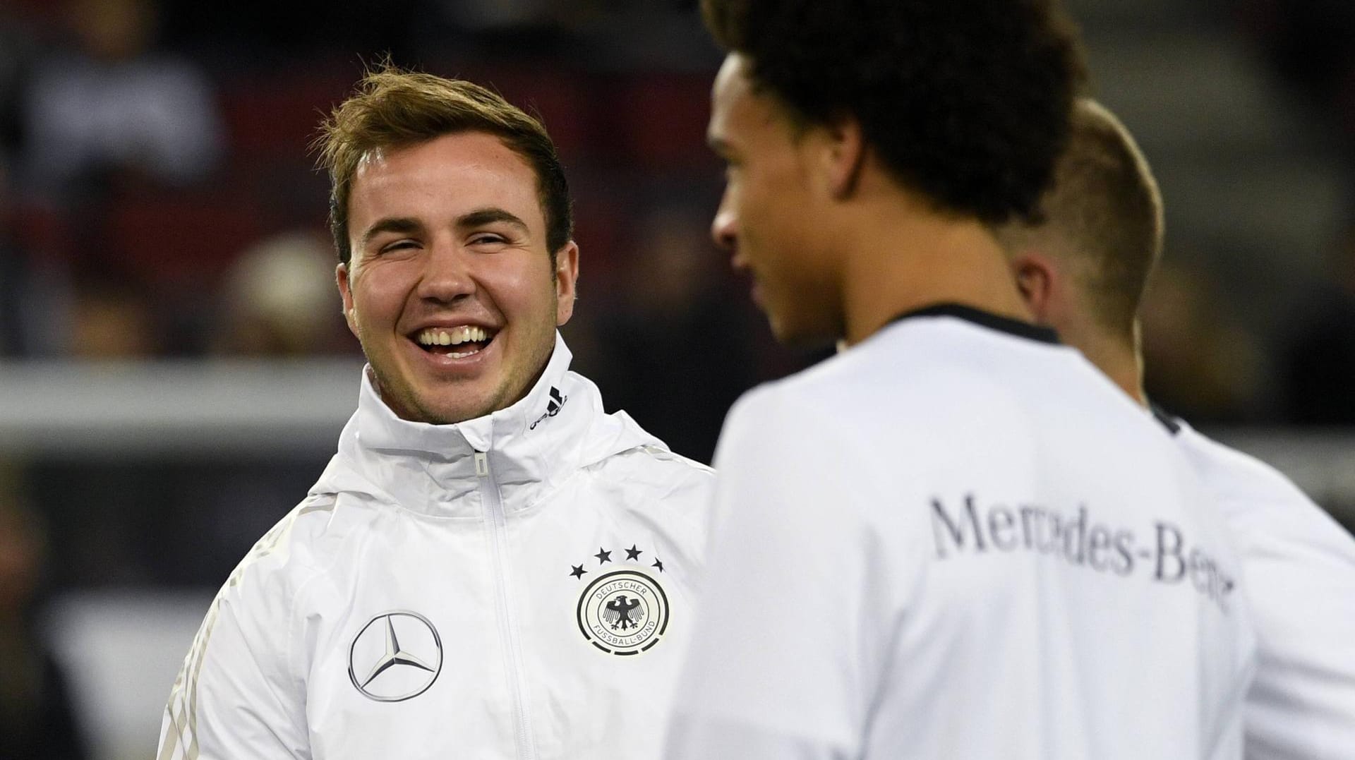 Mario Götze mit Leroy Sane (vorne): Bislang ist nur ein Dress der Nationalspieler für die WM offiziell bekannt.