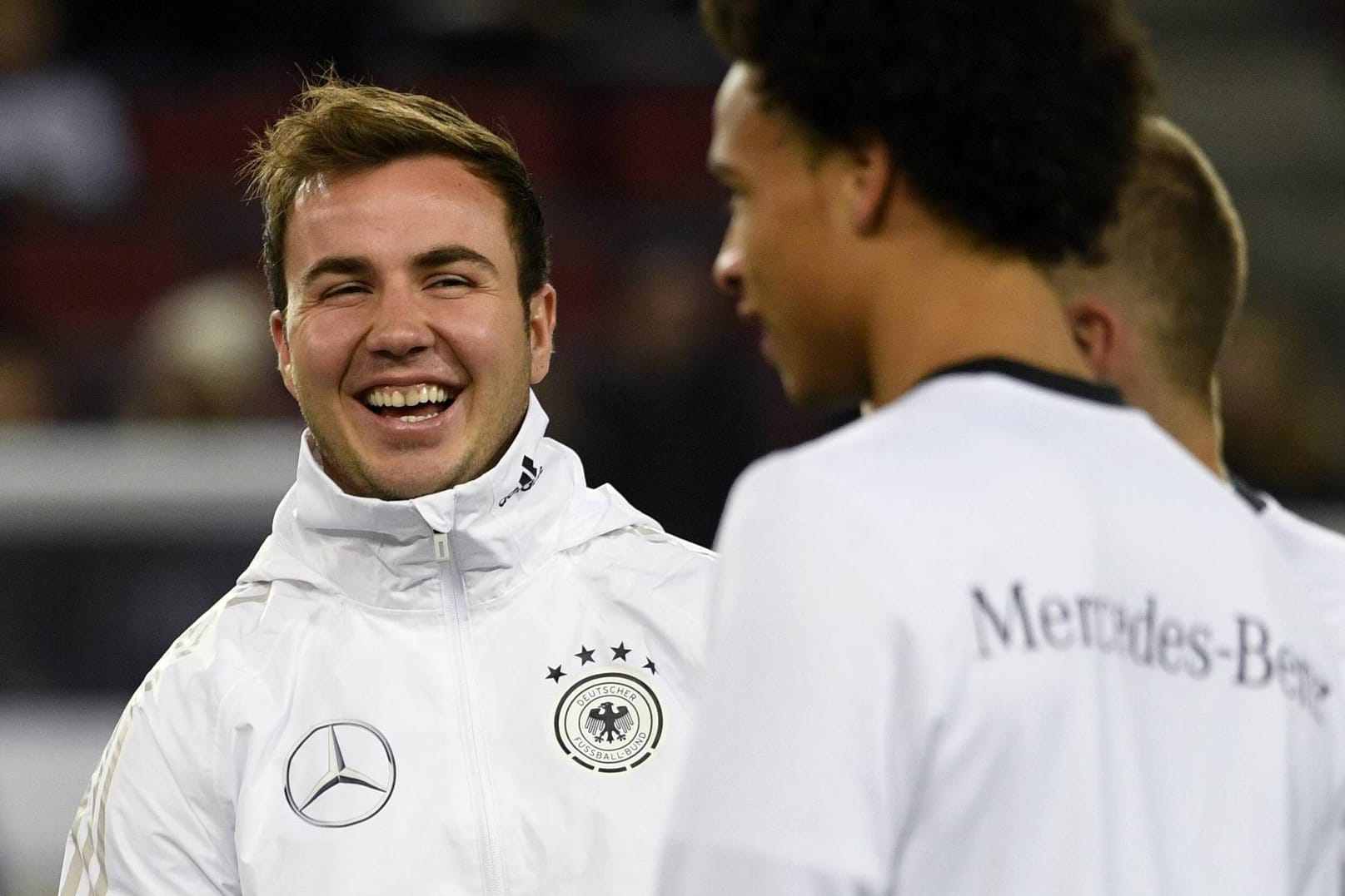 Mario Götze mit Leroy Sane (vorne): Bislang ist nur ein Dress der Nationalspieler für die WM offiziell bekannt.