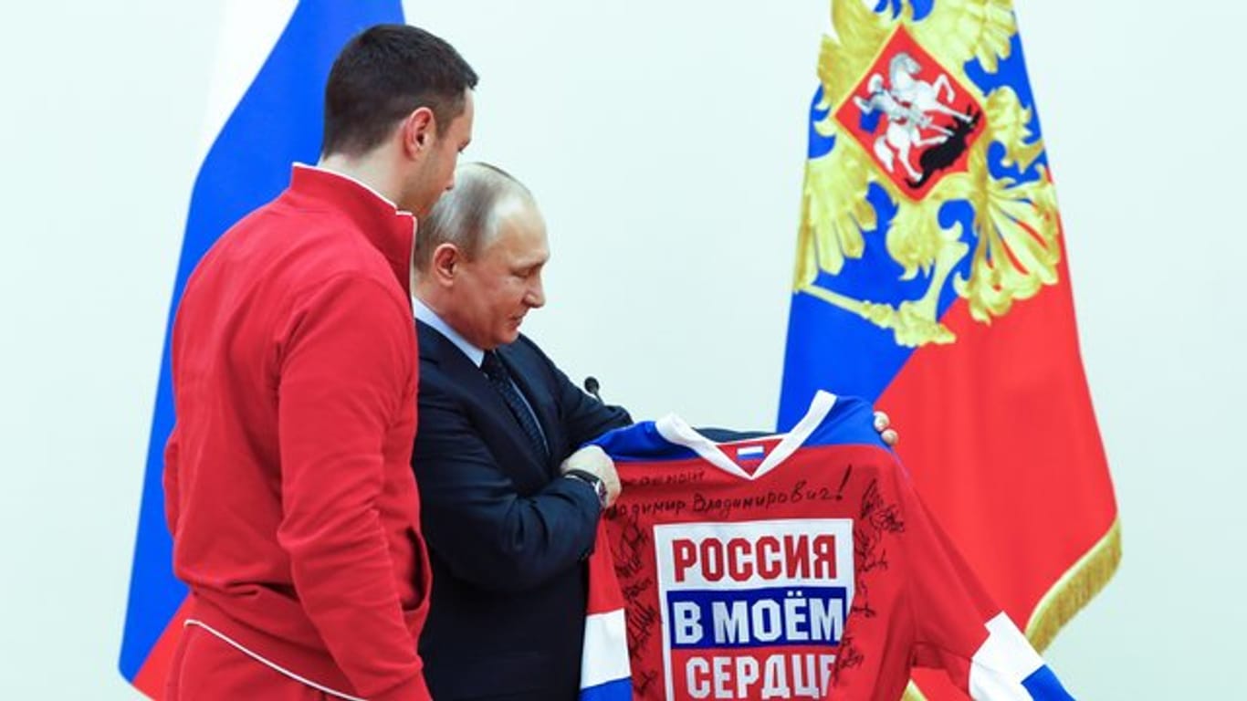 Eishockey-Superstar Ilja Kowaltschuk und Russlands Präsident Wladimir Putin.