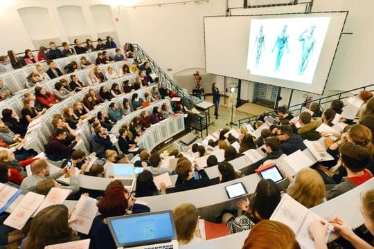 Ein gut gefüllter Anatomie-Hörsaal: Karlsruhe hatte am 19.
