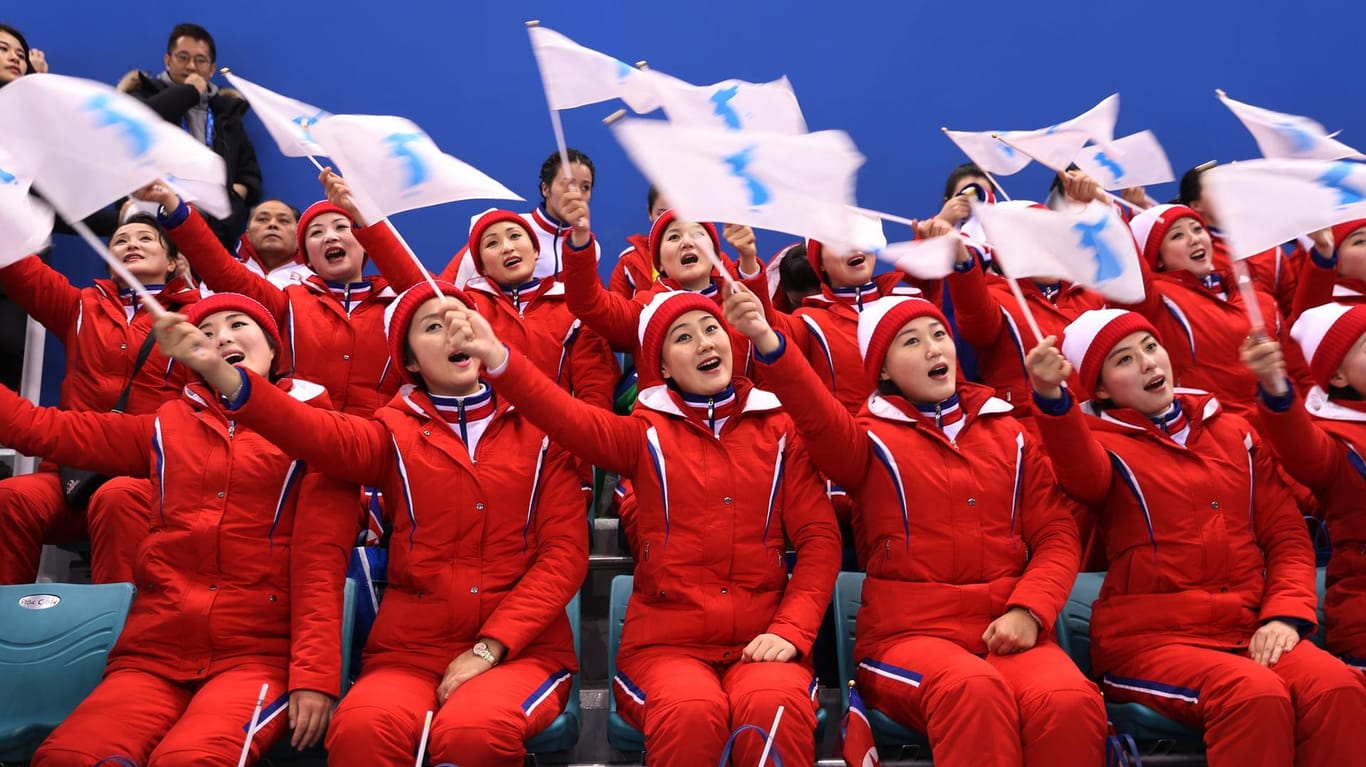 Nordkoreanische Cheerleader in Pyeongchang: Bei Olympia treten Nord- und Südkorea mit einem gemeinsamen Damen-Eishockey-Team an.