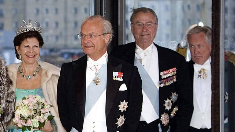 Königin Silvia, König Carl Gustaf und Prinz Henrik: Das schwedische und das dänische Königshaus haben eine enge Beziehung zueinander.