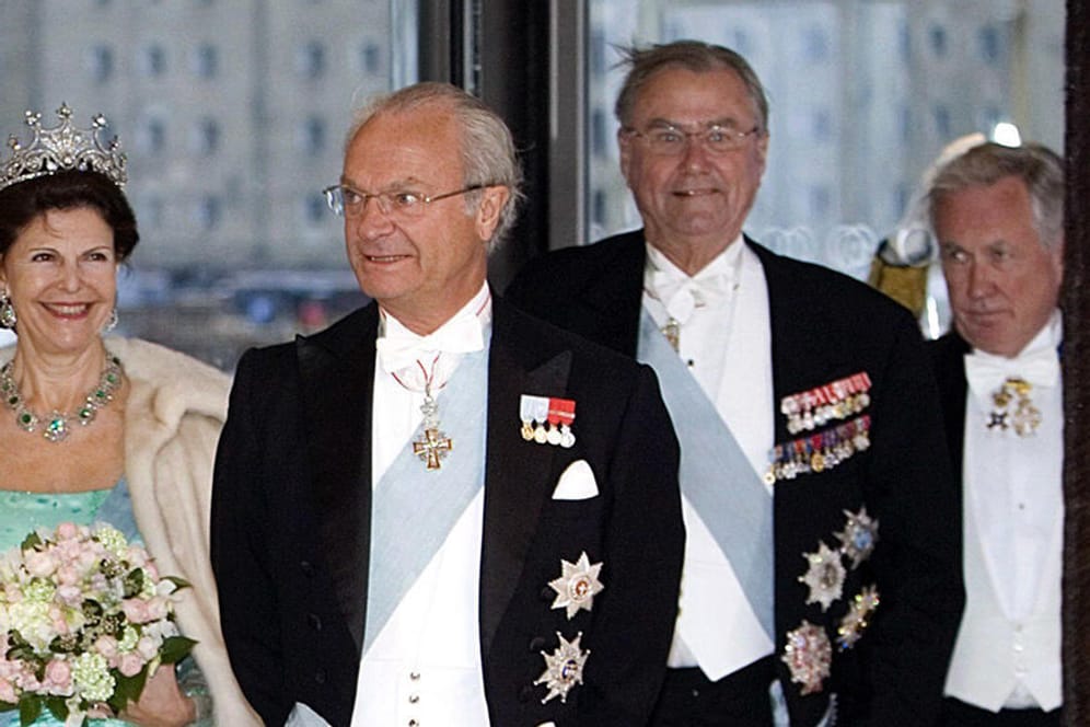 Königin Silvia, König Carl Gustaf und Prinz Henrik: Das schwedische und das dänische Königshaus haben eine enge Beziehung zueinander.