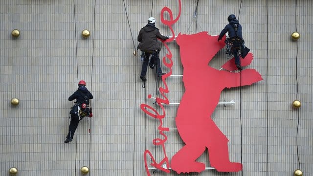 Der Berlinale-Bären ziert das Kino Zoo Palast.