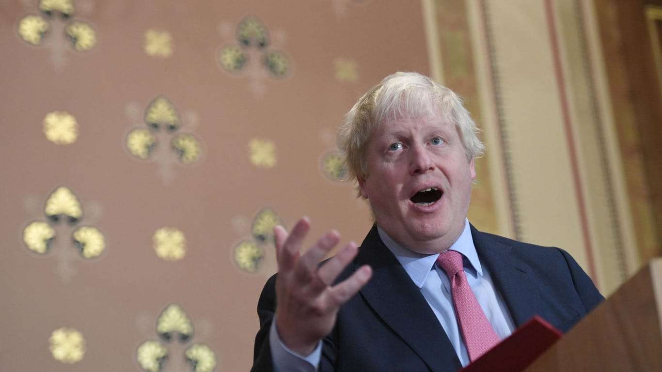 Boris Johnson bei einer Pressekonferenz in London: Der britische Außenminister plant beim Brexit einen sauberen Schnitt.