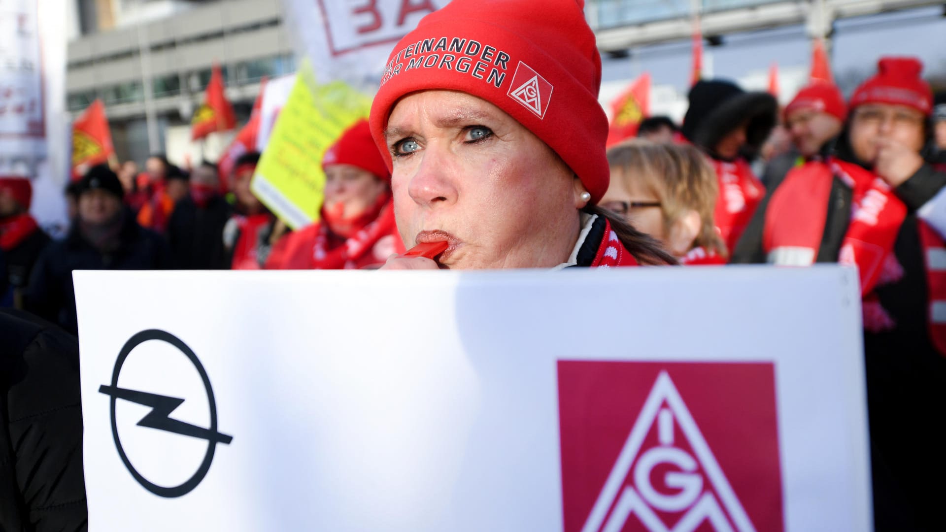 Warnstreik bei Opel: "Die SPD müsste mitanschauen, wie die rechte Mehrheit Arbeitnehmerrechte rasiert."