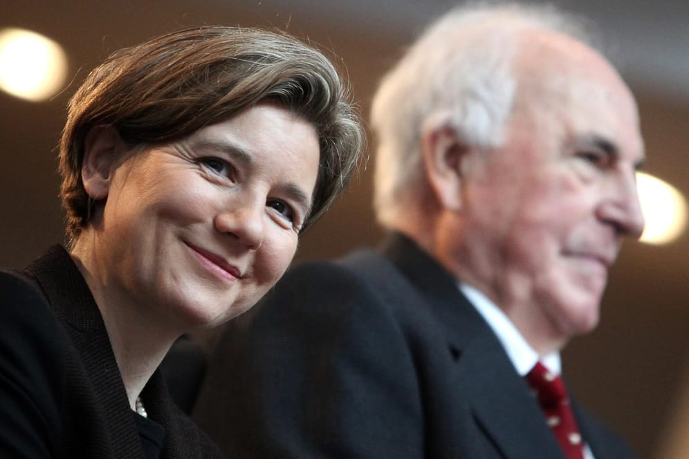Maike Kohl-Richter, die Frau des gestorbenen Bundeskanzlers Helmut Kohl, will mit weiteren Klagen gegen ein Buch über ihren Mann vorgehen.