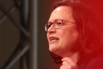 Andrea Nahles beim Politischen Aschermittwoch in NRW: Die baldige SPD-Chefin knüpfte sich in ihrer Rede die Bundeskanzlerin vor.