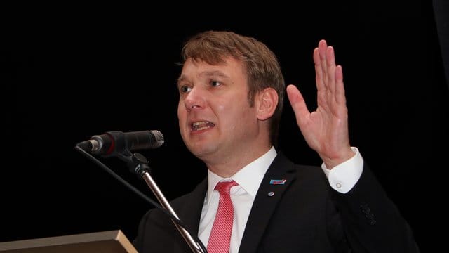 André Poggenburg hatte Türken als "Kümmelhändler" und "Kameltreiber" bezeichnet. André Poggenburg hatte Türken als "Kümmelhändler" und "Kameltreiber" bezeichnet.