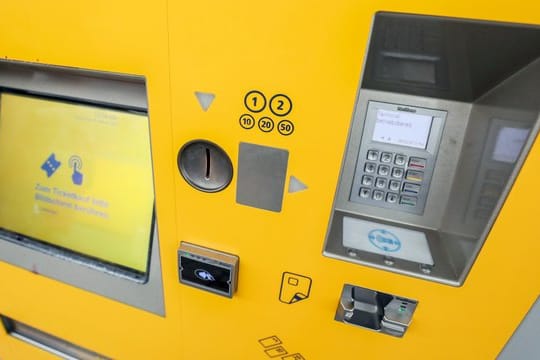 In Zukunft übeflüssig? Ein Fahrkartenautomat für den öffentlichen Nahverkehr.