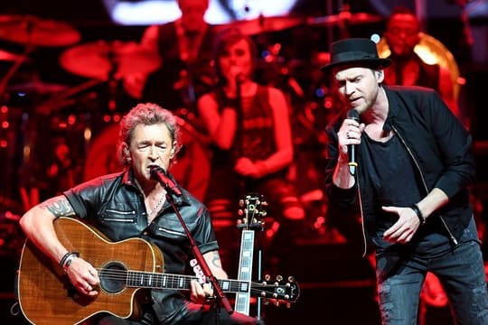 Die Chemie zwischen Peter Maffay (l) und Johannes Oerding stimmt.