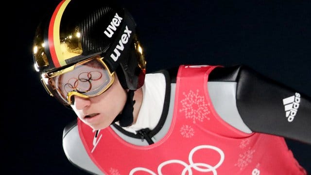 Karl Geiger ist beim olympischen Wettbewerb von der Großschanze dabei. Karl Geiger ist beim olympischen Wettbewerb von der Großschanze dabei.