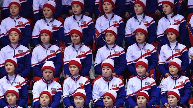 Die rund 200 Cheerleader aus Norkorea sind bei den Olympischen Winterspielen in Pyeongchang im Dauereinsatz. Die rund 200 Cheerleader aus Norkorea sind bei den Olympischen Winterspielen in Pyeongchang im Dauereinsatz.