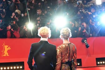 Stars im Blitzlichgewitter: Tilda Swinton und Greta Gerwig (r), die mit ihrem Film "Lady Bird" für fünf Oscars nominiert ist.